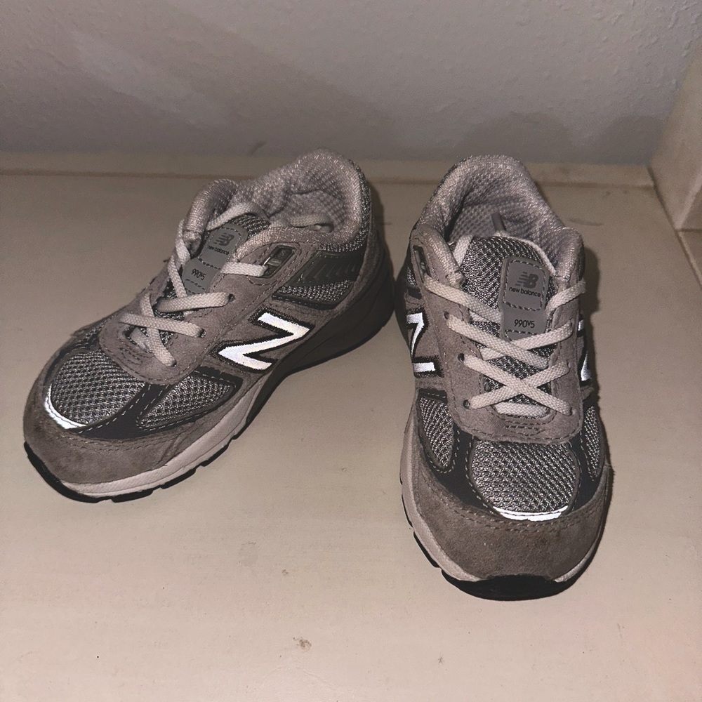 Toddler shoes, Size 6c, Gray.